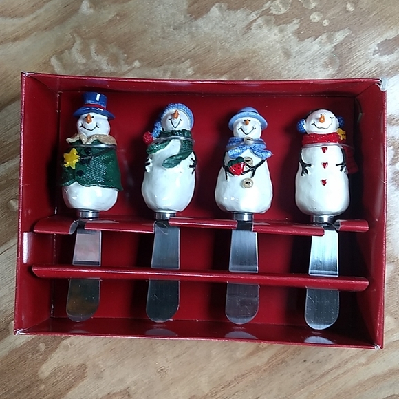 NWT St Nicholas Square "Button Up" 4 spreader set - Picture 3 of 13